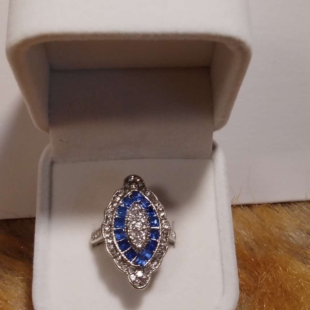 SZ 7 Anniversary cocktail ring 925 OFFERS?